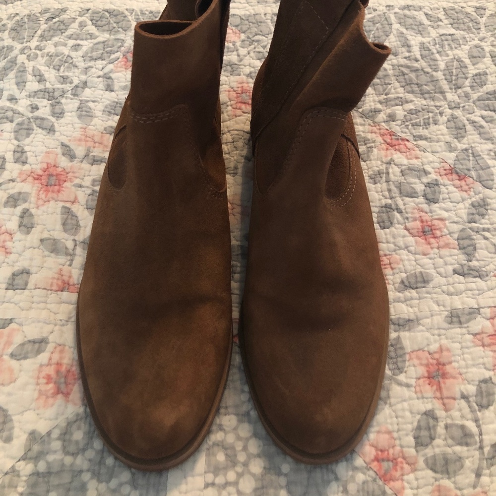 Gianni Bini  Suede Ankle Boots Sz 9